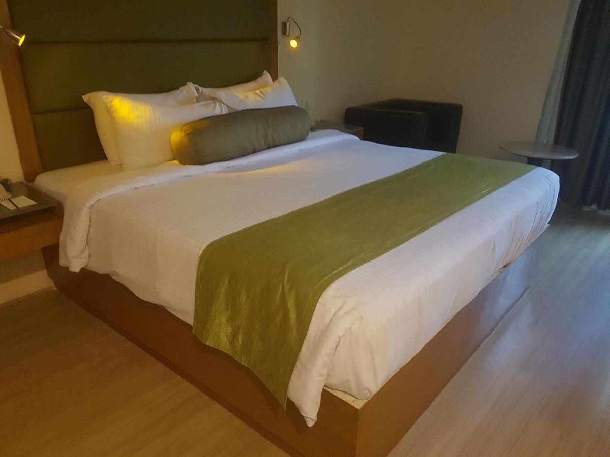 Peerless Hotel Hyderabad Exteriör bild