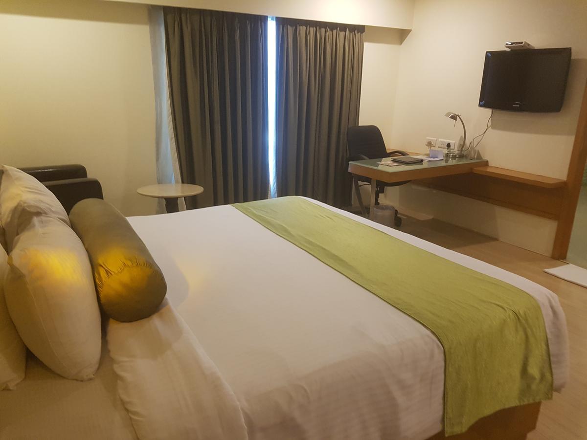 Peerless Hotel Hyderabad Exteriör bild